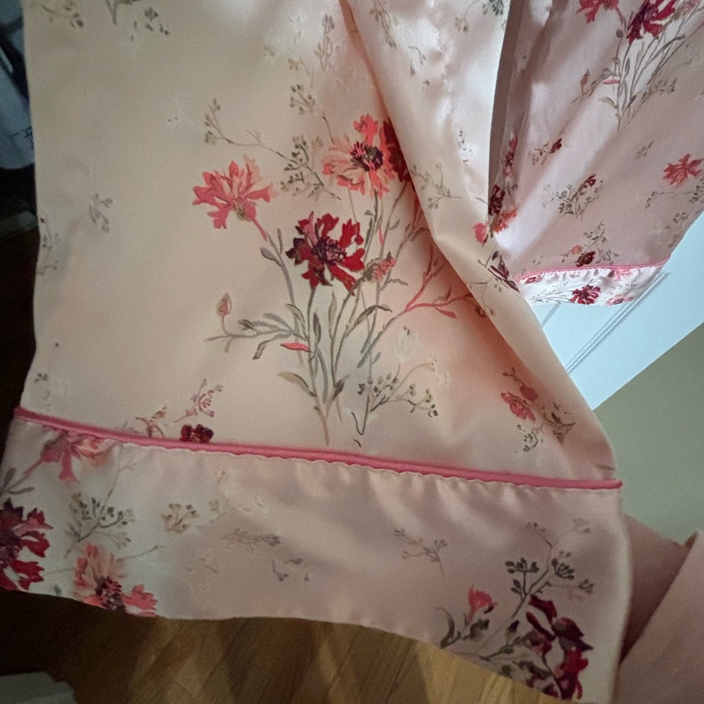 Victoria's Secret Signature Satin Pink Floral Pajama Set Gorgeous - Picture 9 of 9